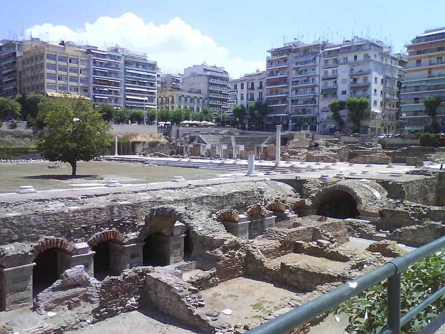 Rimski forum (Agora) u centru Soluna sa antičkim stubovima