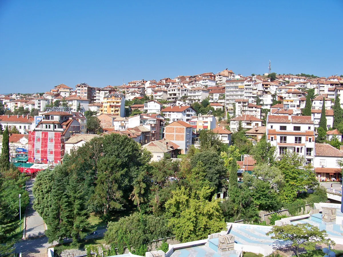 Панорама на град Сандански и хълмовете към Пирин